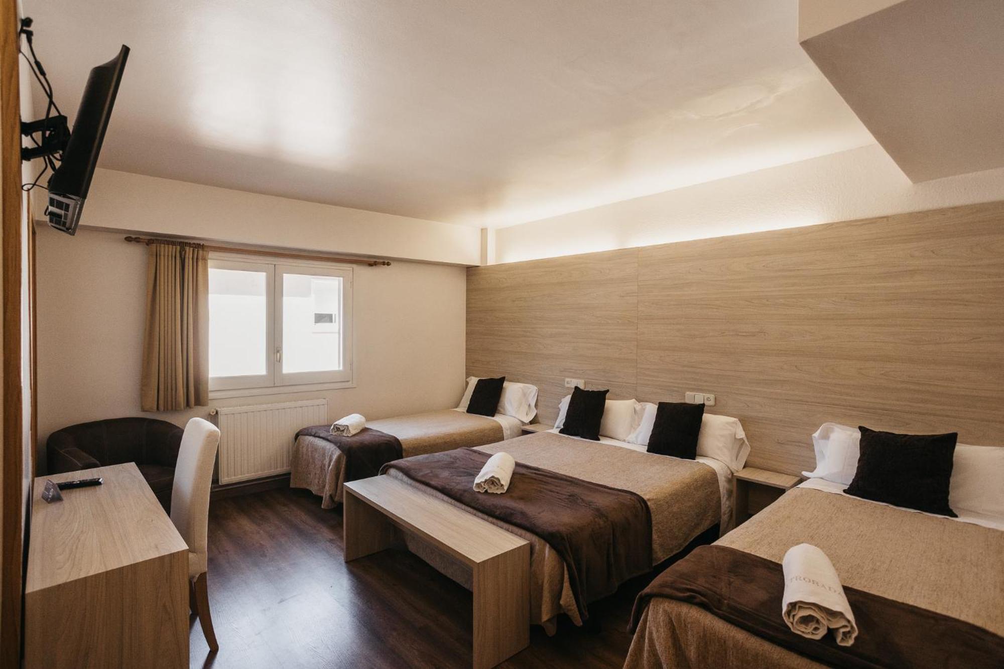 La Trobada Hotel Sport Ripoll Exterior photo