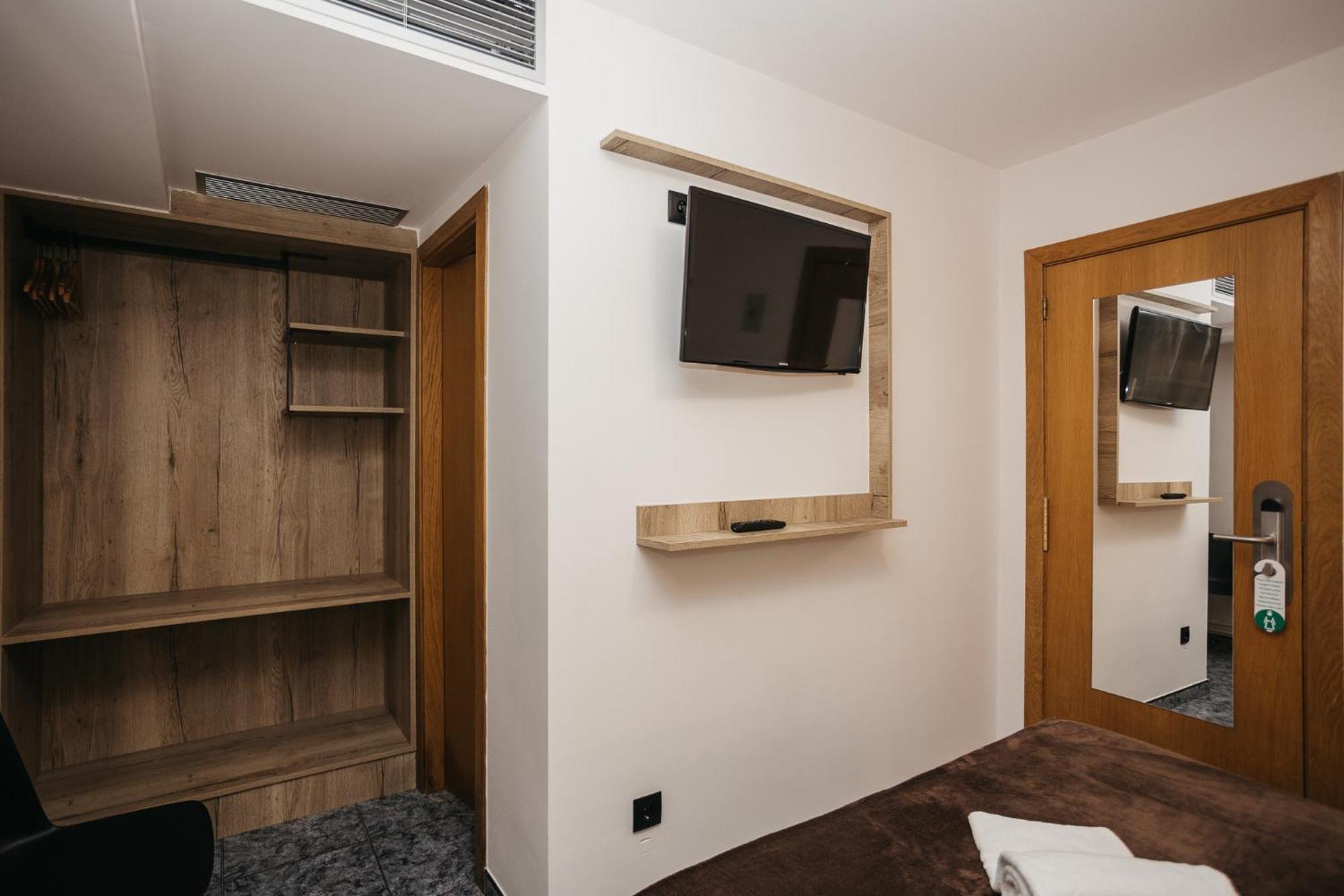 La Trobada Hotel Sport Ripoll Exterior photo